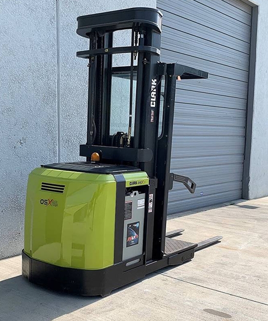 Order Picker Clark 3000 Lbs